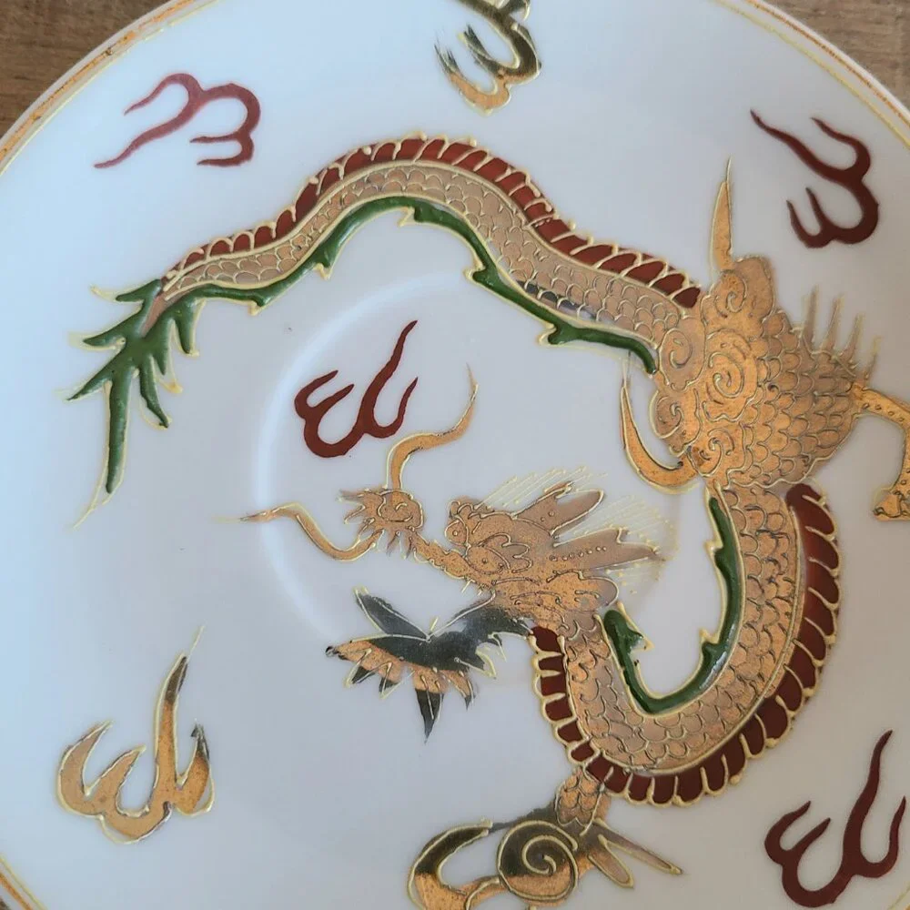 Set of 2 1940s Dragonware Kutani porcelain saucers with dragons design. - Picture 3 of 6